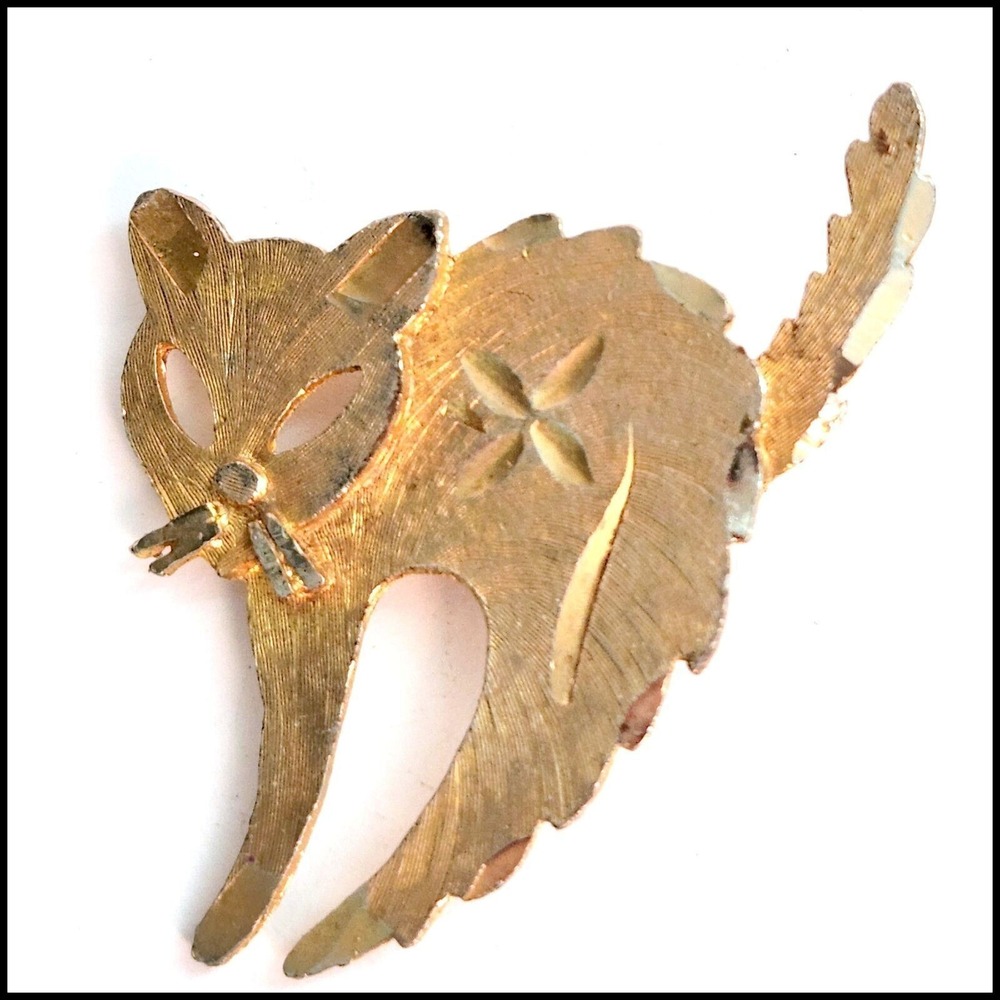Vintage Gold Tone Texturized Fox Cat Striped‎ Pin Brooch